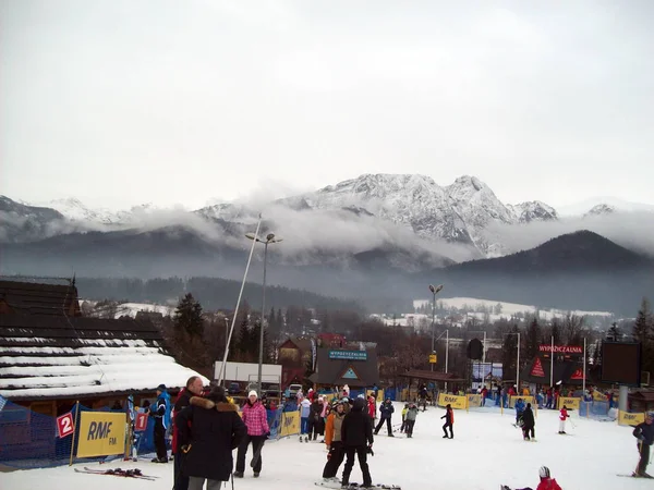 Zakopane Polónia Janeiro 2012 Estância Esqui Pessoas — Fotografia de Stock