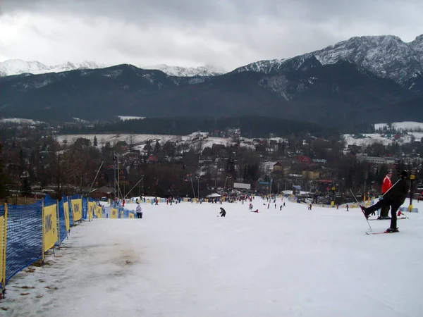 波兰扎科帕内 2012年1月7日 滑雪场和人们 — 图库照片