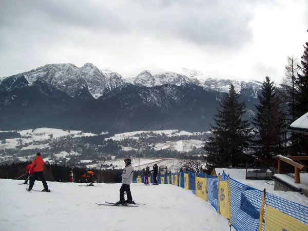 Zakopane Polonya Ocak 2012 Kayak Merkezi Insanlar — Stok fotoğraf