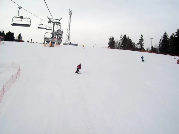 波兰比亚尔卡 塔特兰斯卡 2012年1月8日 滑雪场和人们 — 图库照片