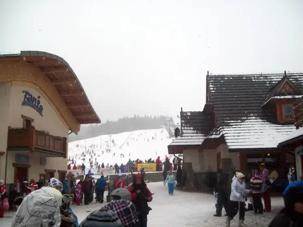 Bialka Tatranska Πολωνία Ιανουαρίου 2012 Χιονοδρομικό Κέντρο Και Τους Ανθρώπους — Φωτογραφία Αρχείου