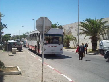 Nabil, Tunus - 7 Ağustos 2013: Sokaktaki insanlara.
