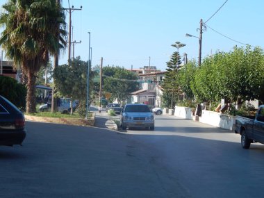 Kavros, Crete, Yunanistan - 16 Ağustos 2014: İnsanlar üzerinde plajlar.