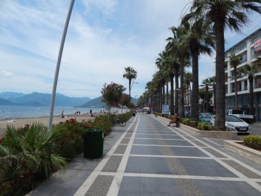 Marmaris, Türkiye - 10 Haziran 2016: İnsanlar sokaklarda.