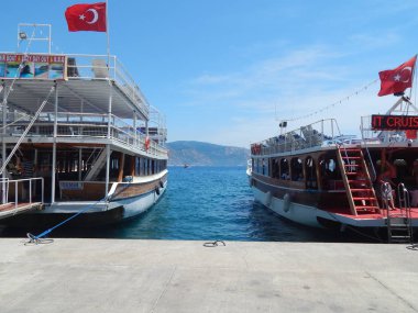 Marmaris, Türkiye - 10 Haziran 2016: İnsanlar sokaklarda.