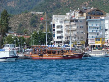 Marmaris, Türkiye - 10 Haziran 2016: İnsanlar sokaklarda.
