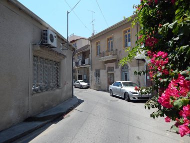 Larnaca, Kıbrıs - 29 Temmuz 2015. Sokaktaki insanlara.