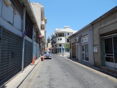 Larnaca, Kıbrıs - 29 Temmuz 2015. Sokaktaki insanlara.