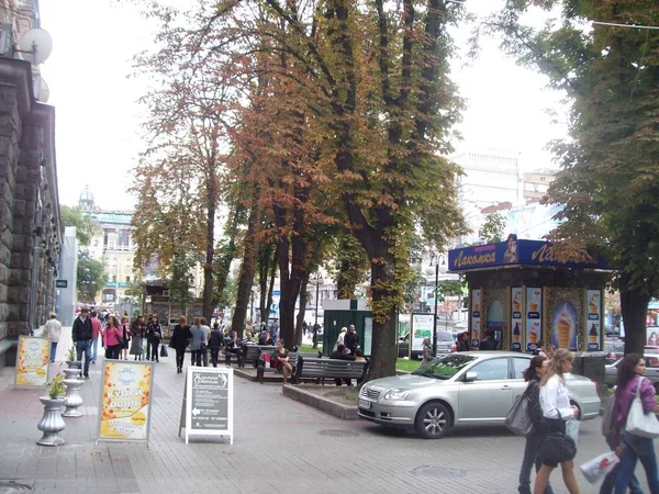 Kiev Ucraina Luglio 2012 Persone Auto Strada — Foto Stock