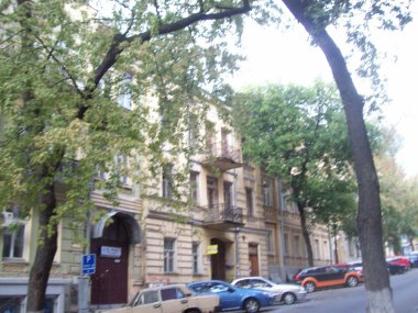 Kiev, Ukrayna - 2 Eylül 2012: İnsanlar ve araba sokaklarda.