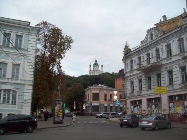 Kiev, Ukrayna - 2 Eylül 2012: İnsanlar ve araba sokaklarda.