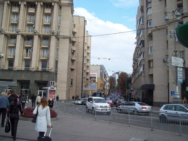 Kiev Oekraïne September 2012 Mensen Auto Straat — Stockfoto