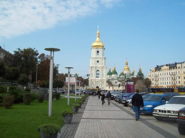 Kiev Ucrânia Setembro 2012 Pessoas Carros Nas Ruas — Fotografia de Stock