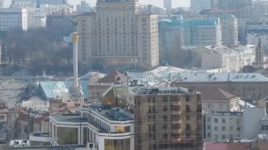 Kiev, Ukrayna - 12 Haziran 2011: İnsanlar ve araba sokaklarda