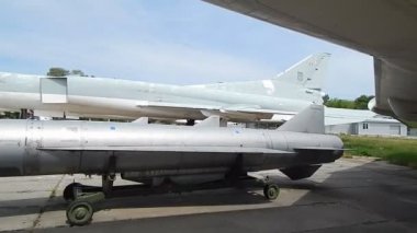 Kiev, Ukrayna - 27 Haziran 2018: Havacılık Müzesi. Sivil ve askeri uçak, helikopter ayrıntılı