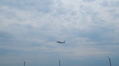 Kiev, Ukrayna - 27 Haziran 2018: Havacılık Müzesi. Sivil ve askeri uçak, helikopter ayrıntılı