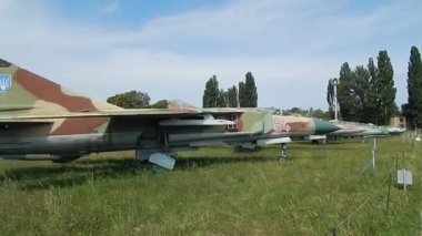 Kiev, Ukrayna - 27 Haziran 2018: Havacılık Müzesi. Sivil ve askeri uçak, helikopter ayrıntılı