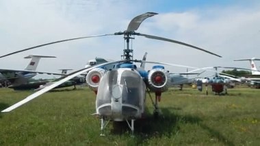 Kiev, Ukrayna - 27 Haziran 2018: Havacılık Müzesi. Sivil ve askeri uçak, helikopter ayrıntılı