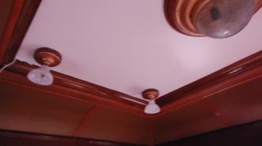 Kiev, Ukrayna - 2 Temmuz 2018: Demiryolu lokomotif, vagonlar tren Vagon araçla