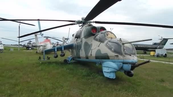 乌克兰基辅 2018年6月27日 航空博物馆 民用和军用飞机 直升机的详细情况 — 图库视频影像