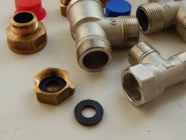 Tesisat muslukları ve adaptörleri