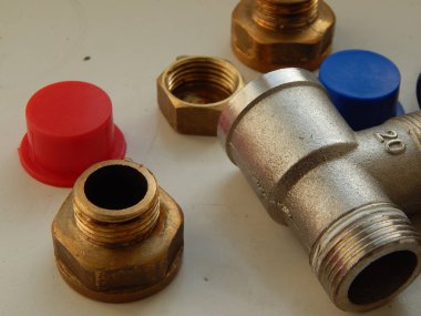 Tesisat muslukları ve adaptörleri