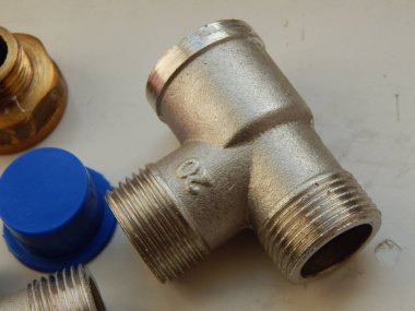 Tesisat muslukları ve adaptörleri