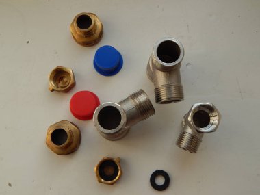 Tesisat muslukları ve adaptörleri