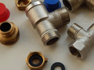 Tesisat muslukları ve adaptörleri