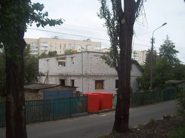 Construcción de la cabaña a partir de materiales de construcción — Foto de Stock