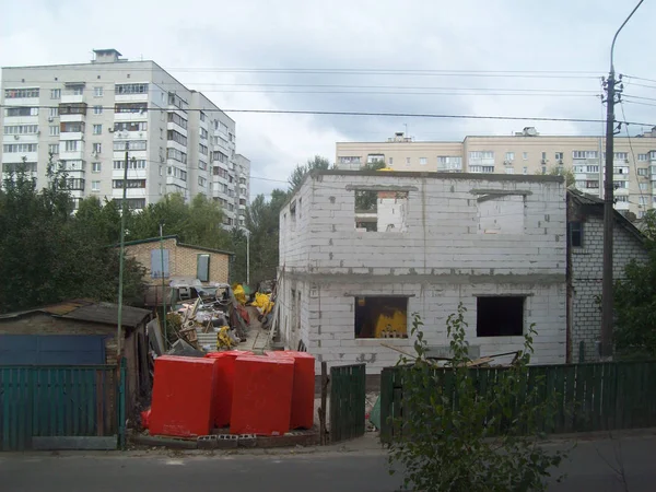 Construcción de la cabaña a partir de materiales de construcción — Foto de Stock