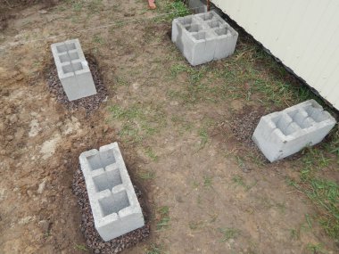 Concreting temel blokları, cinder, beton iş