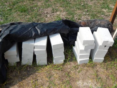 Yapı tuğlaları, iş için taş malzemeler