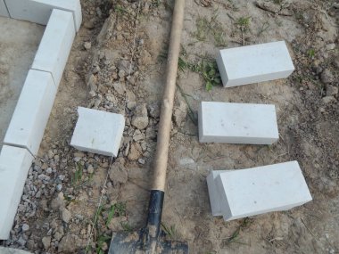 Yapı tuğlaları, iş için taş malzemeler