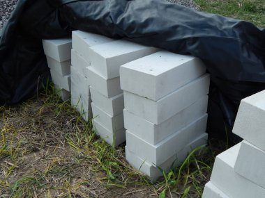 Yapı tuğlaları, iş için taş malzemeler