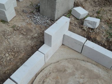 Yapı tuğlaları, iş için taş malzemeler