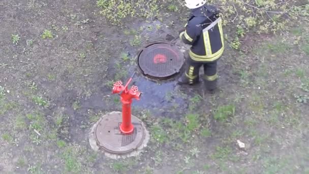 Kiev Ucrania Abril 2019 Trabajo Los Bomberos Para Extinguir Las — Vídeo de stock