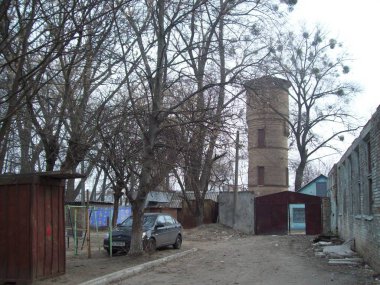 Vyshneve, Ukrayna - 2 Nisan 2011. Şehirde sokaklarda insanlar