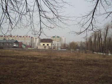 Vyshneve, Ukrayna - 2 Nisan 2011. Şehirde sokaklarda insanlar