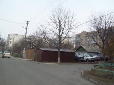 Vyshneve, Ukrayna - 2 Nisan 2011. Şehirde sokaklarda insanlar