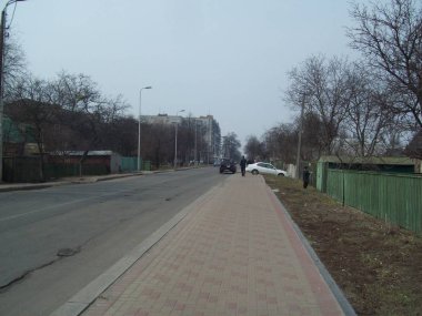 Vyshneve, Ukrayna - 2 Nisan 2011. Şehirde sokaklarda insanlar