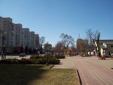 Irpin, Ukrayna - 27 Mart 2011. Şehirde sokaklarda insanlar