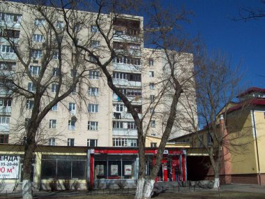 Irpin, Ukrayna - 27 Mart 2011. Şehirde sokaklarda insanlar