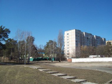 Irpin, Ukrayna - 27 Mart 2011. Şehirde sokaklarda insanlar