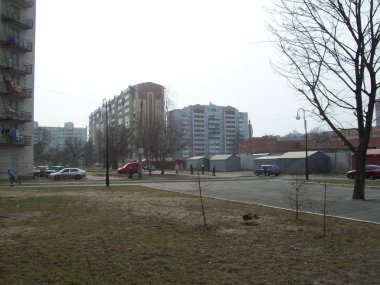 Brovary, Ukrayna - 2 Nisan 2011. Şehirde sokaklarda insanlar