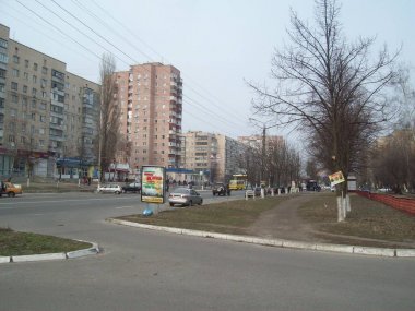 Brovary, Ukrayna - 2 Nisan 2011. Şehirde sokaklarda insanlar