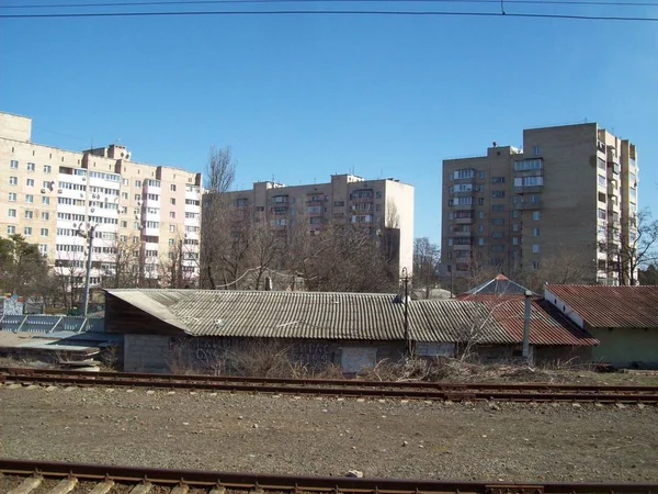 이르핀, 우크라이나 - 2011년 3월 27일. 도시의 거리에있는 사람들 — 스톡 사진