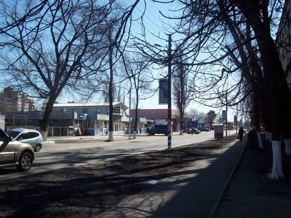Ірпінь, Україна-27 березня, 2011. Люди на вулицях міста — стокове фото