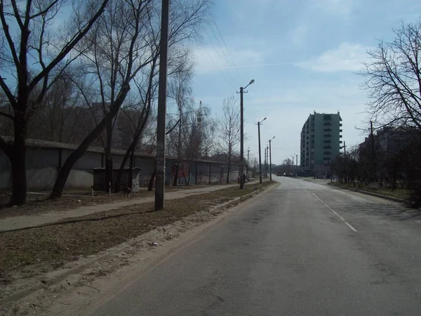 Boryspil, Ukrayna - 3 Nisan 2011. Şehirde sokaklarda insanlar — Stok fotoğraf