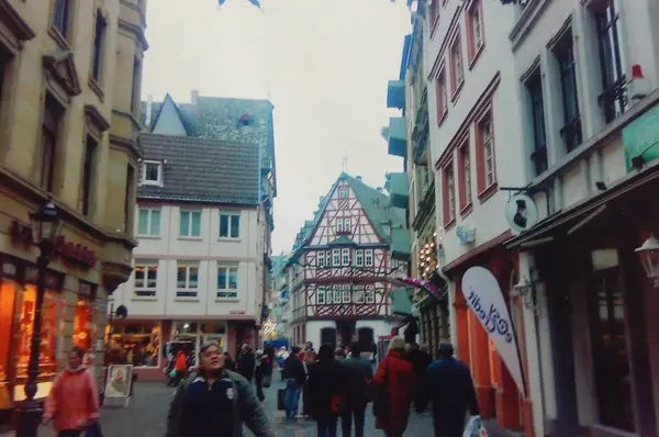 Mainz, Německo-27. prosince 2007: architektura a lidé na t — Stock fotografie